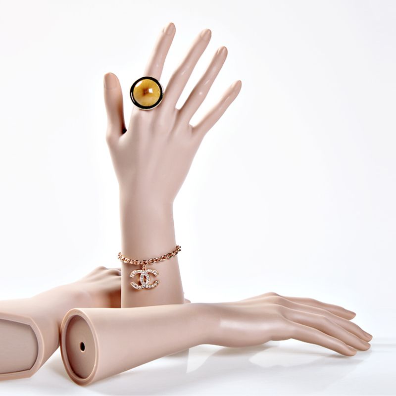 Body Jewelry Plus - Manos de Maniquí Femeninas Irrompibles, Manos