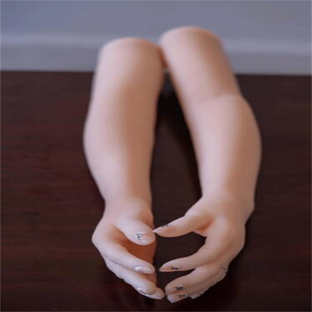 Maniquí de mano femenino de Ge - Body Jewelry Plus reseña y precio