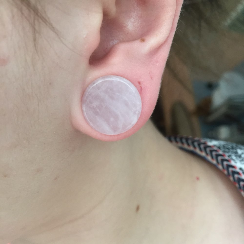 Expansor de piedra orgánica de - Body Jewelry Plus reseña y precio